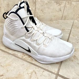 Nike Hyperdunk Men’s basketball shoe (size 9.5)